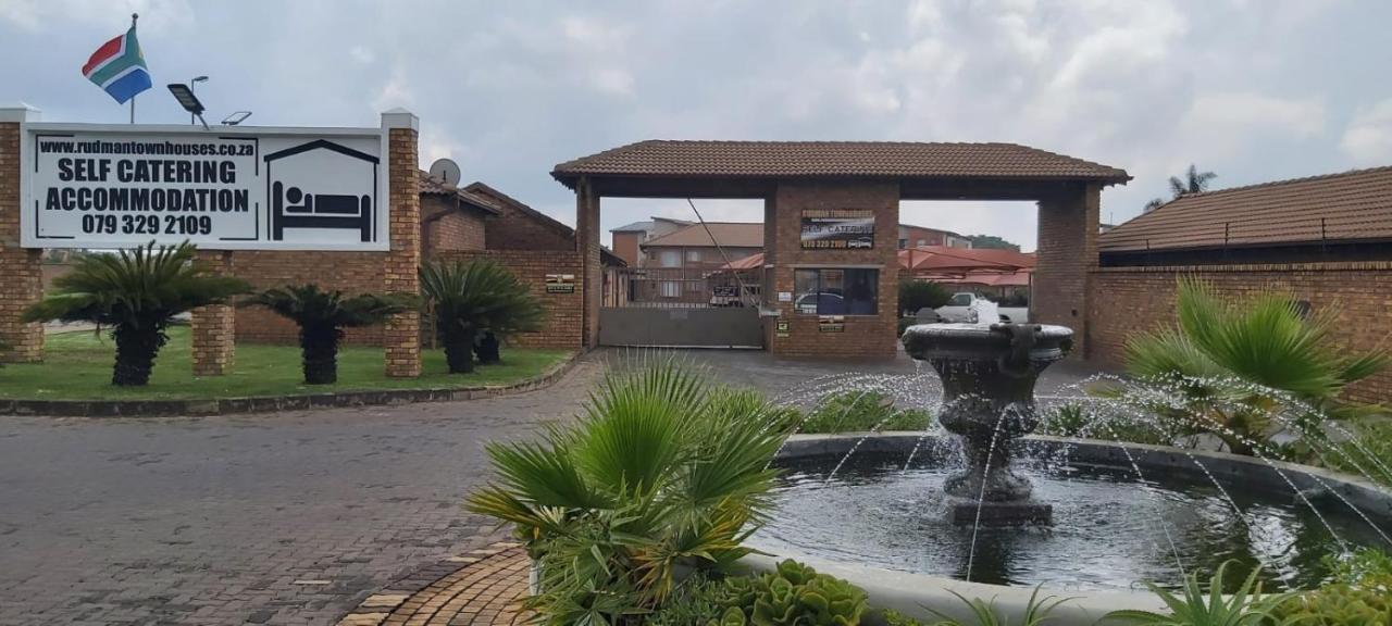 Rudman Townhouses - Family Apartment Boksburg Exterior photo