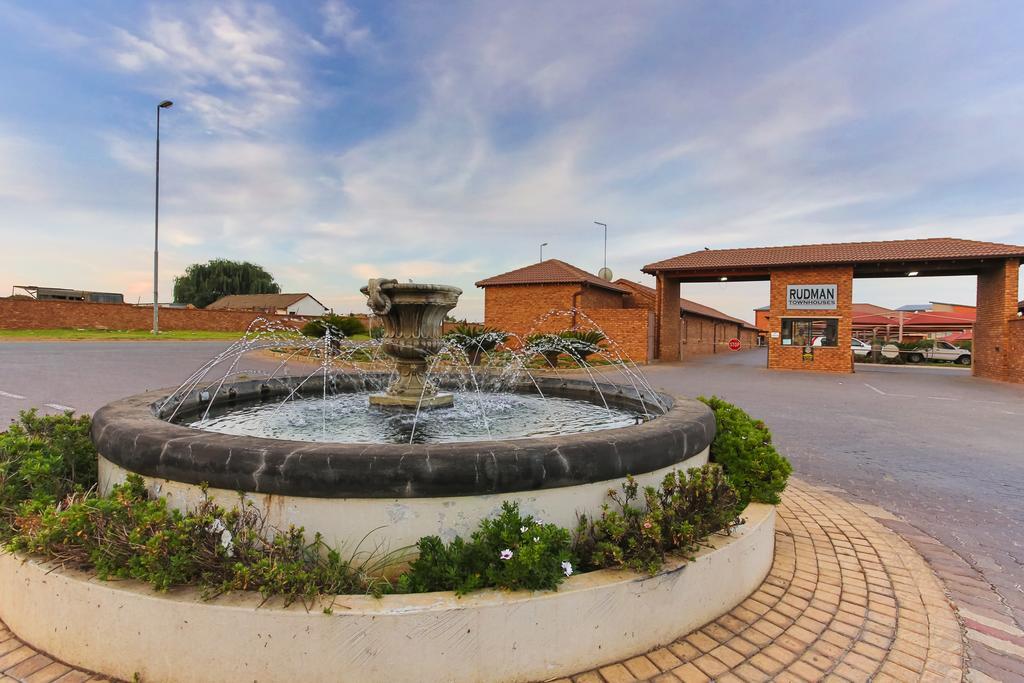 Rudman Townhouses - Family Apartment Boksburg Exterior photo